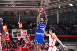 Pallacanestro Reggiana UnaHotels -  Acqua San Bernardo Cant� 81 - 60  (23-20, 15-19, 18-14, 25-7)