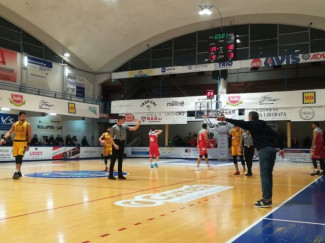 Sutor Basket Montegranaro , la battuta darresto di Giulianova commentata da coach Baldiraghi.