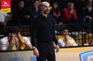Coach Maurizio Buscaglia presenta Estra Pistoia - Carpegna Prosciutto Basket Pesaro