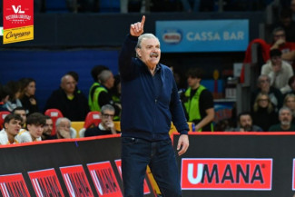Coach Meo Sacchetti presenta Dolomiti Energia Trentino - Carpegna Prosciutto Basket Pesaro