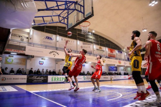 Sutor Basket Montegranaro  sfortunata. Teramo passa a Montegranaro nel finale e i giallobl perdono di un punto.
