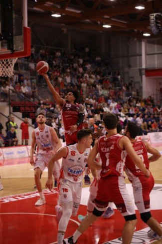 Tramec Cento-RivieraBanca Basket Rimini 81-69