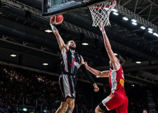 Virtus Segafredo Bologna - Carpegna Prosciutto  Pesaro 83-66