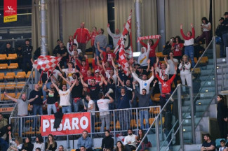 La Carpegna Prosciutto Basket Pesaro sbanca il PalaDozza e vince contro la Fortitudo Bologna 77-80