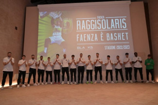 I Raggisolaris  Blacks  Faenza si sono presentati davanti al sindaco e alle aziende della citt