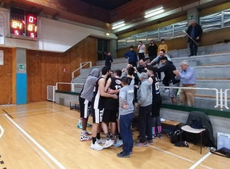 Pall. Nazareno Carpi  - Pizzoli Veni Basket    81 - 84