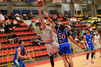 Vifermeca Olimpia Castello - Fossombrone    80-72  (Parziali: 25-15 / 44-31 / 66-46)