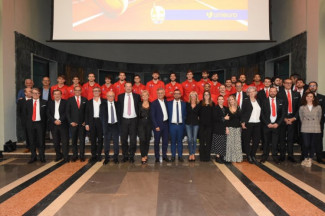 Pallacanestro Forl 2.015  : Soci, partner, squadra e staff. Tutti insieme per l'inizio della stagione.