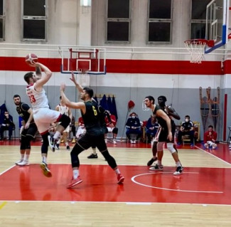 La Pallacanestro Reggiana Unahotels sconfigge Torino, cinque gli uomini in doppia cifra