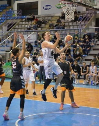 Raggisolaris Faenza 66   Tigers Cesena 69