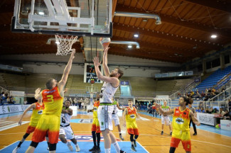 Rekico Faenza - Giulianova Basket   75-69