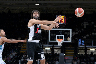 Pajola e Teodosic danno spettacolo e la Virtus Segafredo Bologna vince sul parquet della Unahotels Reggio Emilia