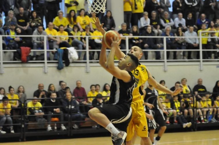 U.P. Calderara - Sanibol Scuola Basket Ferrara 53-49.