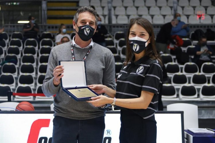 Virtus Segafredo Bologna : Consegnato alla dott.ssa Martina Rocchi il Premio Renzo Granata