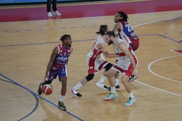 RivieraBanca Basket Rimini  Staff Mantova 79-72 (23-22, 22-14, 16-12, 18-24)