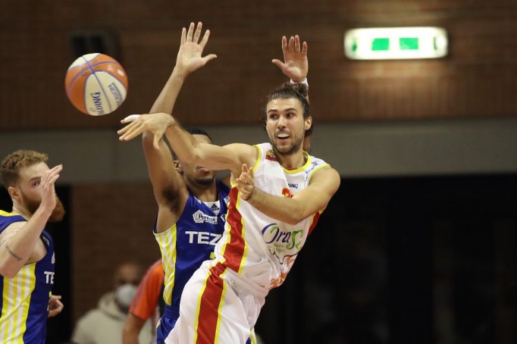 LOraS Basket Ravenna si arrende solo nel finale alla Tezenis Verona (57-70)
