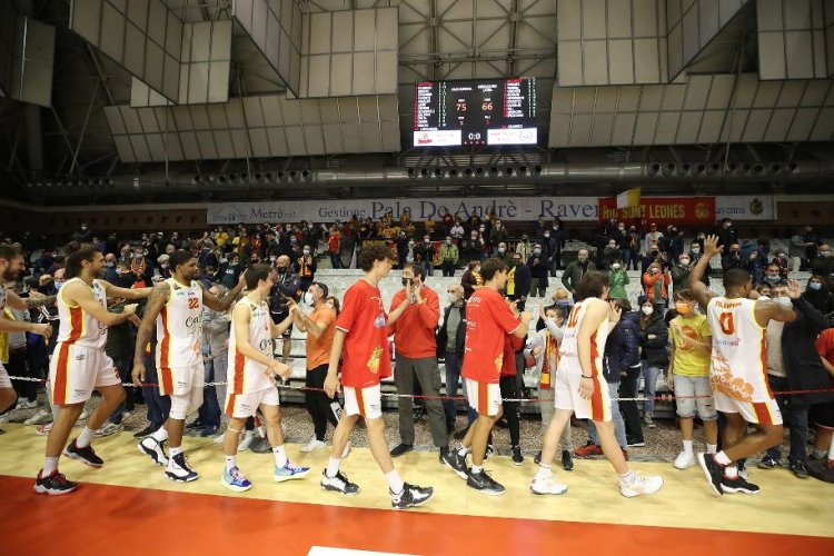 Basket Ravenna - LOraS festeggia il ritorno al Pala De Andr con una vittoria. Contro Latina finisce 75-66