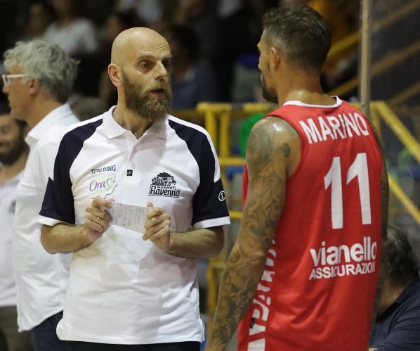 Basket Ravenna - OraSì Ravenna, è subito derby. Il prepartita del match di Forlì.