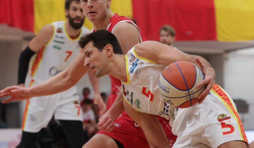 Il Basket Ravenna OraS lotta ma cede nel finale. Al PalaCosta passa Pistoia (72-74)