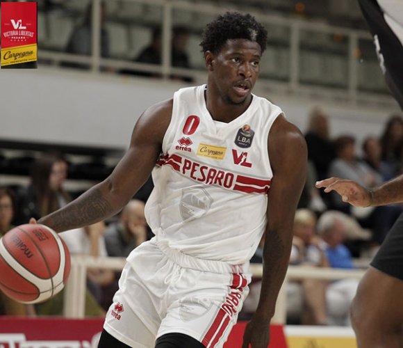 Buono scrimmage per la Carpegna Prosciutto Basket Pesaro contro Rieti.