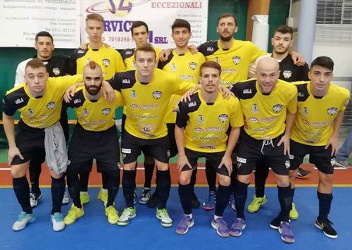 Buldog Lucrezia nella tana del futsal Fuorigrotta