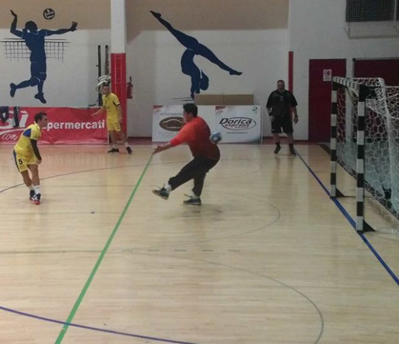 La pallamano Camerano ospita Modena per cercare la vittoria