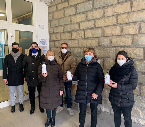 Borracce omaggio agli studenti delle scuole di Carpineti
