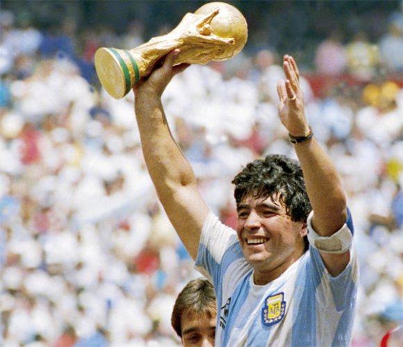 È morto Maradona: il calcio piange il più grande di tutti