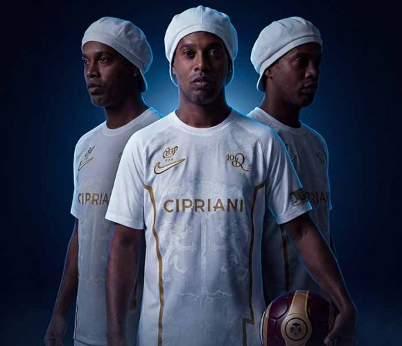 Ronaldinho firma con il Ravenna FC by Cipriani