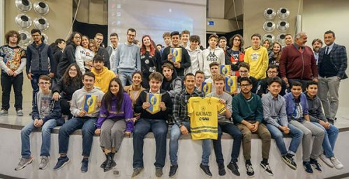 Sansovini a mirandola con i ragazzi del Luosi pico grazie alla collaborazione tra Lapam e modena FC. 2018