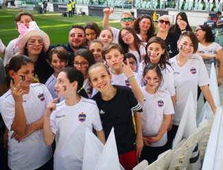 All’Allianz sventola l’orgoglio xeneize. Boca Girl protagonista a Torino