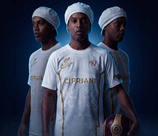 Ronaldinho firma con il Ravenna FC by Cipriani