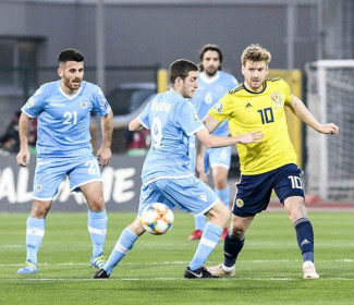 Un coraggioso San Marino superato 2-0 davanti a 4000 tifosi