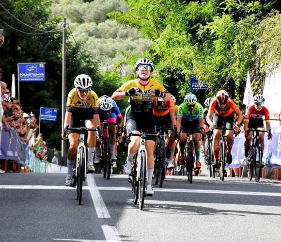 La Bft Burzoni VO2 Team Pink lascia subito il segno al Giro della Lunigiana Donne