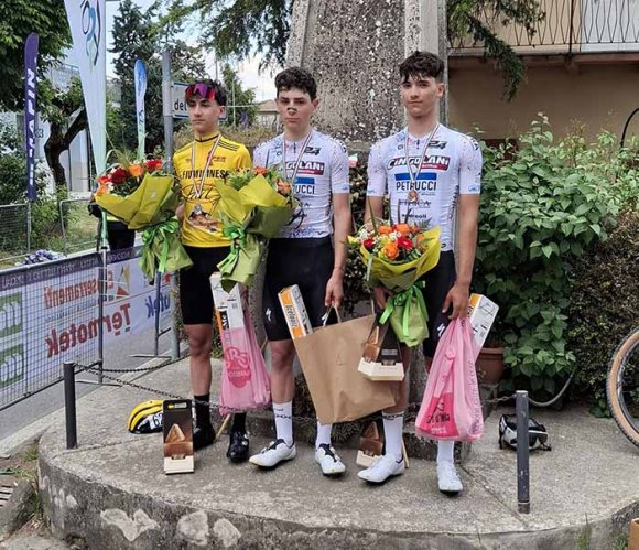 Alessiani domina la Marano-Ospitaletto prestigioso successo per il Petrucci zero24 cycling team.