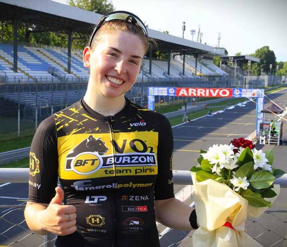 Agata Campana (Bft Burzoni VO2 Team Pink) sfreccia all'autodromo di Monza