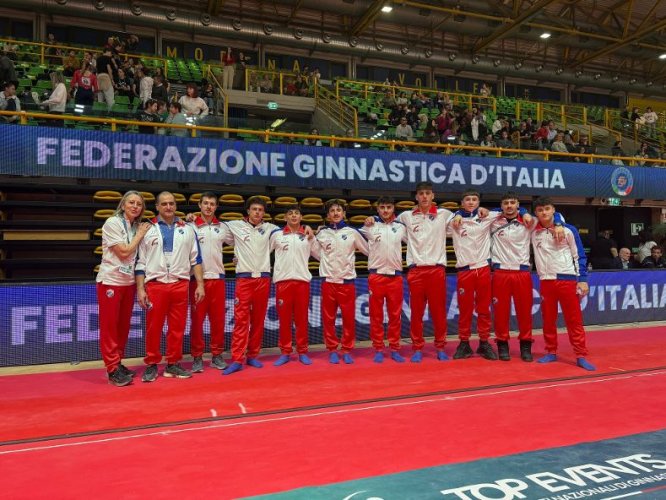 A Modena la Palestra  Ginnastica Ferrara soffre ma si dimostra squadra