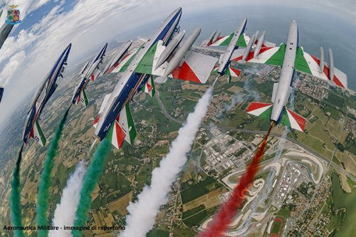 Moto GP: le Frecce Tricolori alla partenza del Gran Premio Nolan del Made in Italy e dell&#8217;Emilia-Romagna