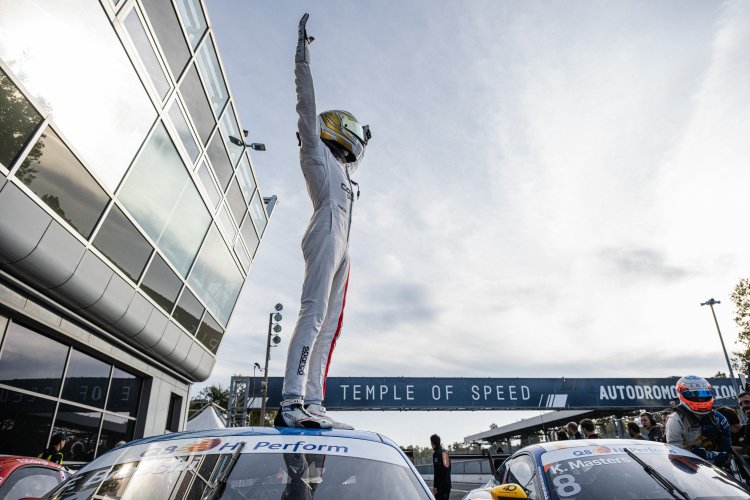 Porsche Carrera Cup Italia, Braschi vince gara 1 dalla pole a Monza