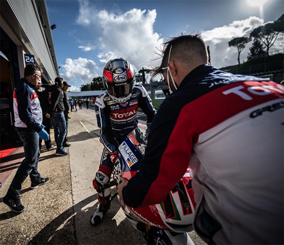 Vallelunga gara1: Zannoni in rimonta