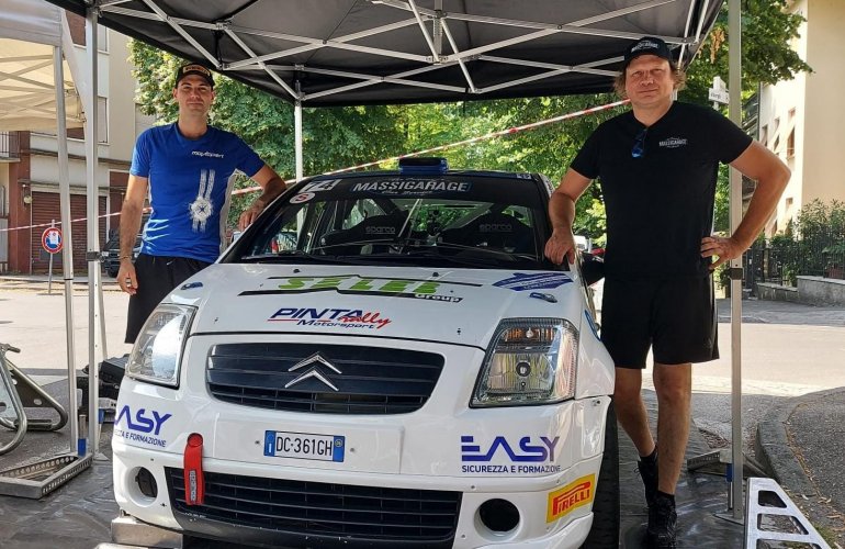 Massimo Turrini brinda sul podio del Rally di Salsomaggiore