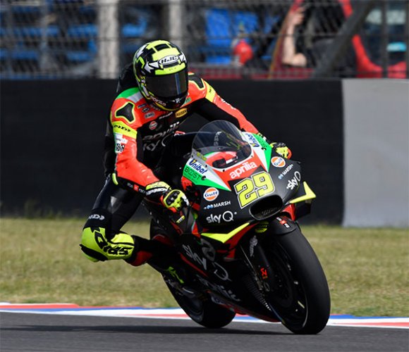 Prima giornata di prove in Argentina - In un classifica cortissima, dodici piloti in mezzo secondo, le Aprilia mirano alla Q2