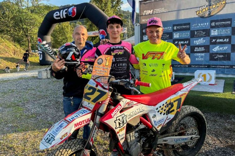 Motociclismo - Corradetti (VFR Racing) doppia vittoria nell'italiano flat-track