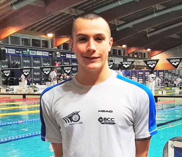 Michele Busa si piazza fra i 15 migliori nuotatori italiani nei 50 metri dorso al Campionato italiano invernale in vasca corta.
