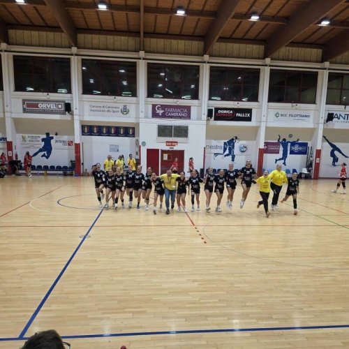 La Pallamano Camerano  femminile apre il campionato  con un successo