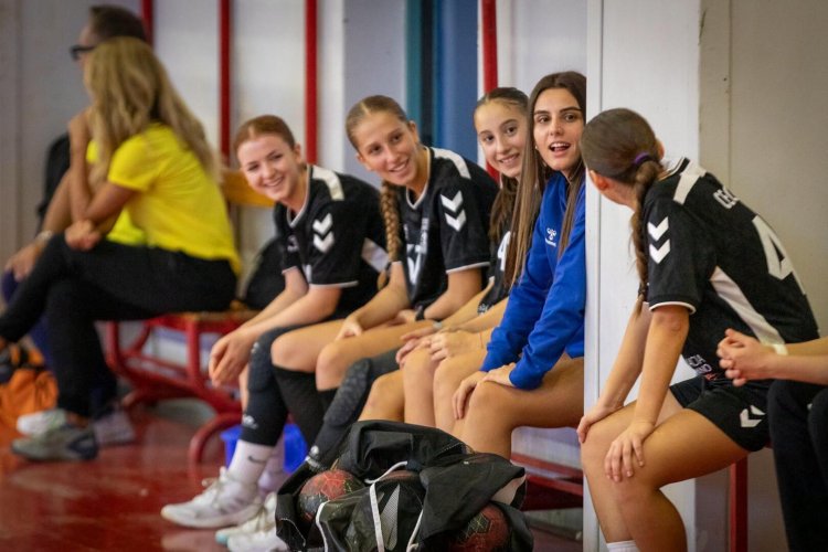 La Pallamano Camerano Femminile di scena a Bologna