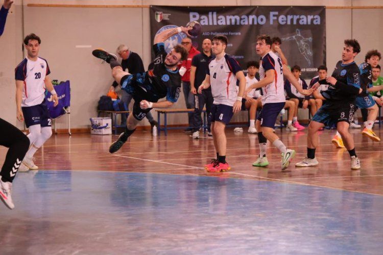 Pallamano Ferrara fa 2 su 2 nel derby e prende il largo!