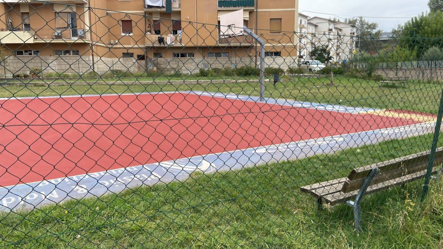 Il Basket Jesi Academy si alza le maniche e sistema due campi di basket di Jesi