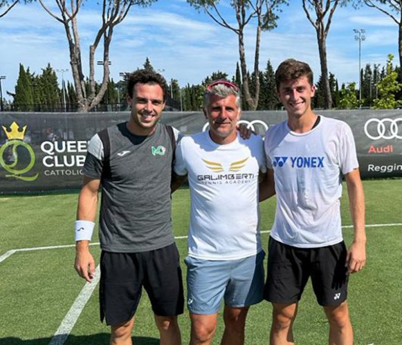 Marco Cecchinato e Luca Nardi preparano Wimbledon  sul campo in erba naturale del Queen&#8217;s Club Cattolica.