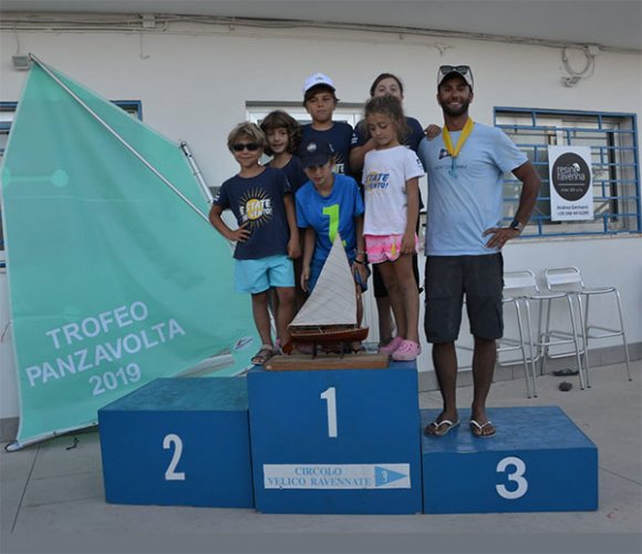 La scuola vela dello yacht club rimini vince il trofeo Panzavolta"